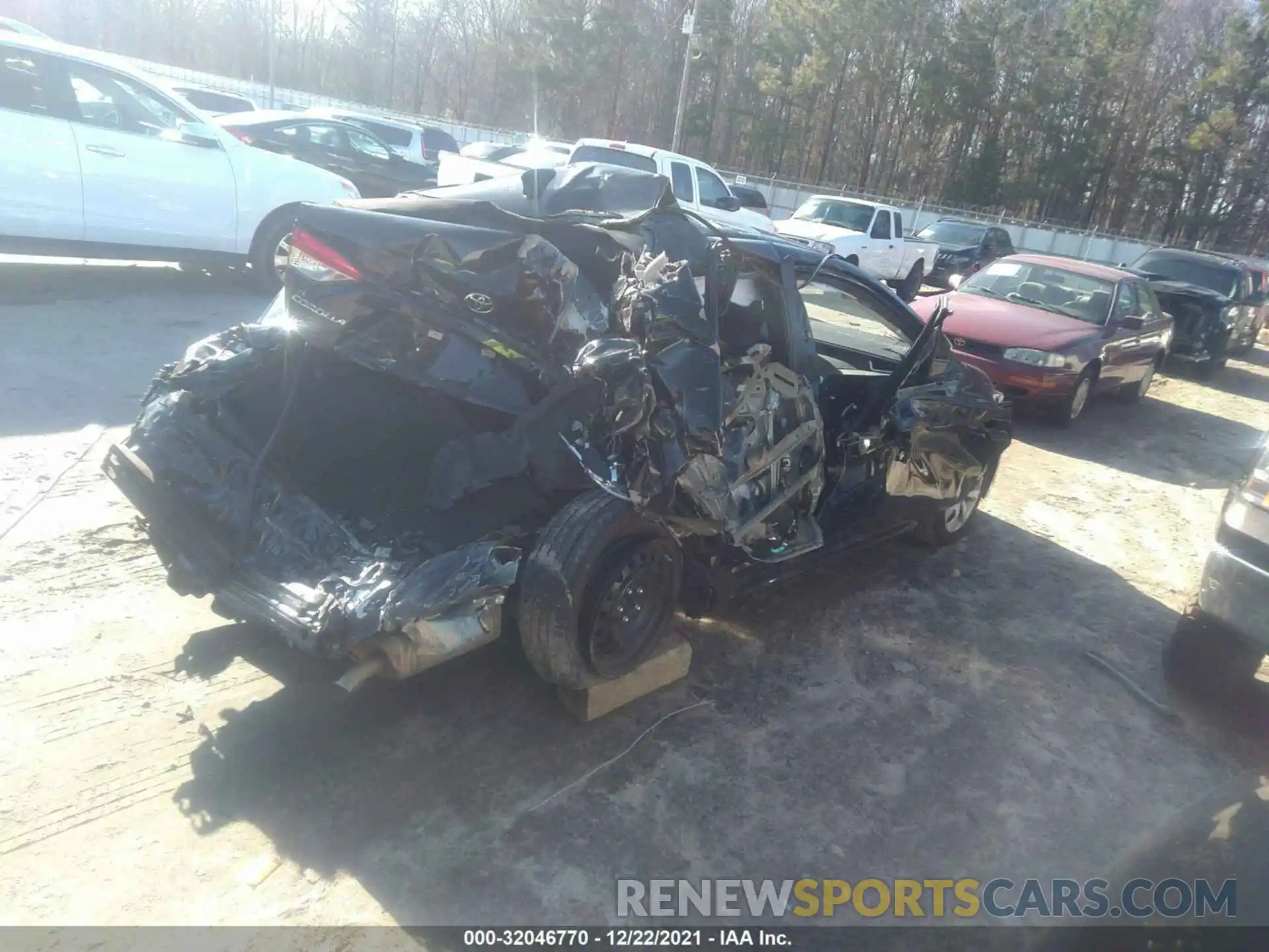 4 Photograph of a damaged car 5YFEPRAE9LP080179 TOYOTA COROLLA 2020