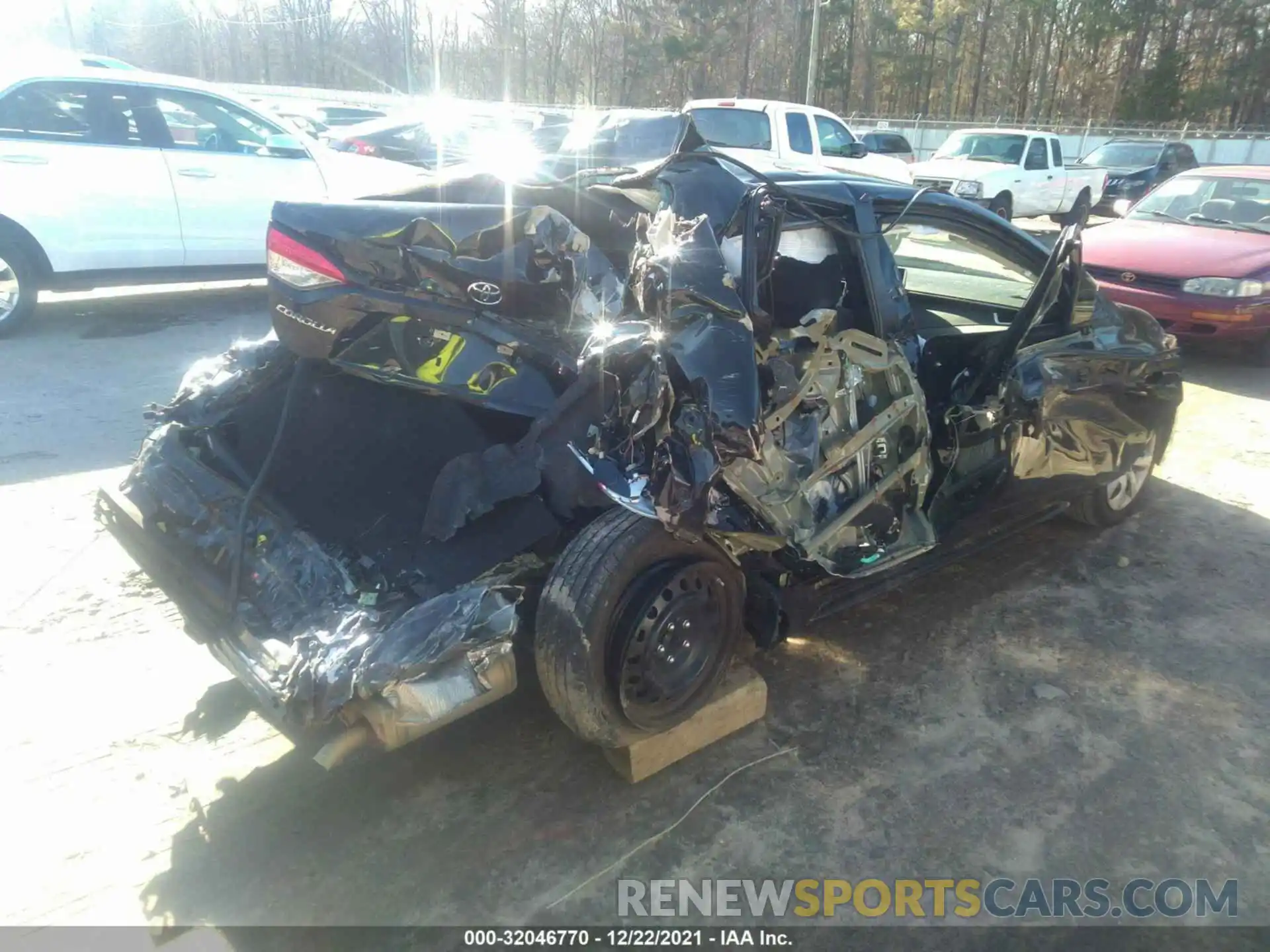 6 Photograph of a damaged car 5YFEPRAE9LP080179 TOYOTA COROLLA 2020