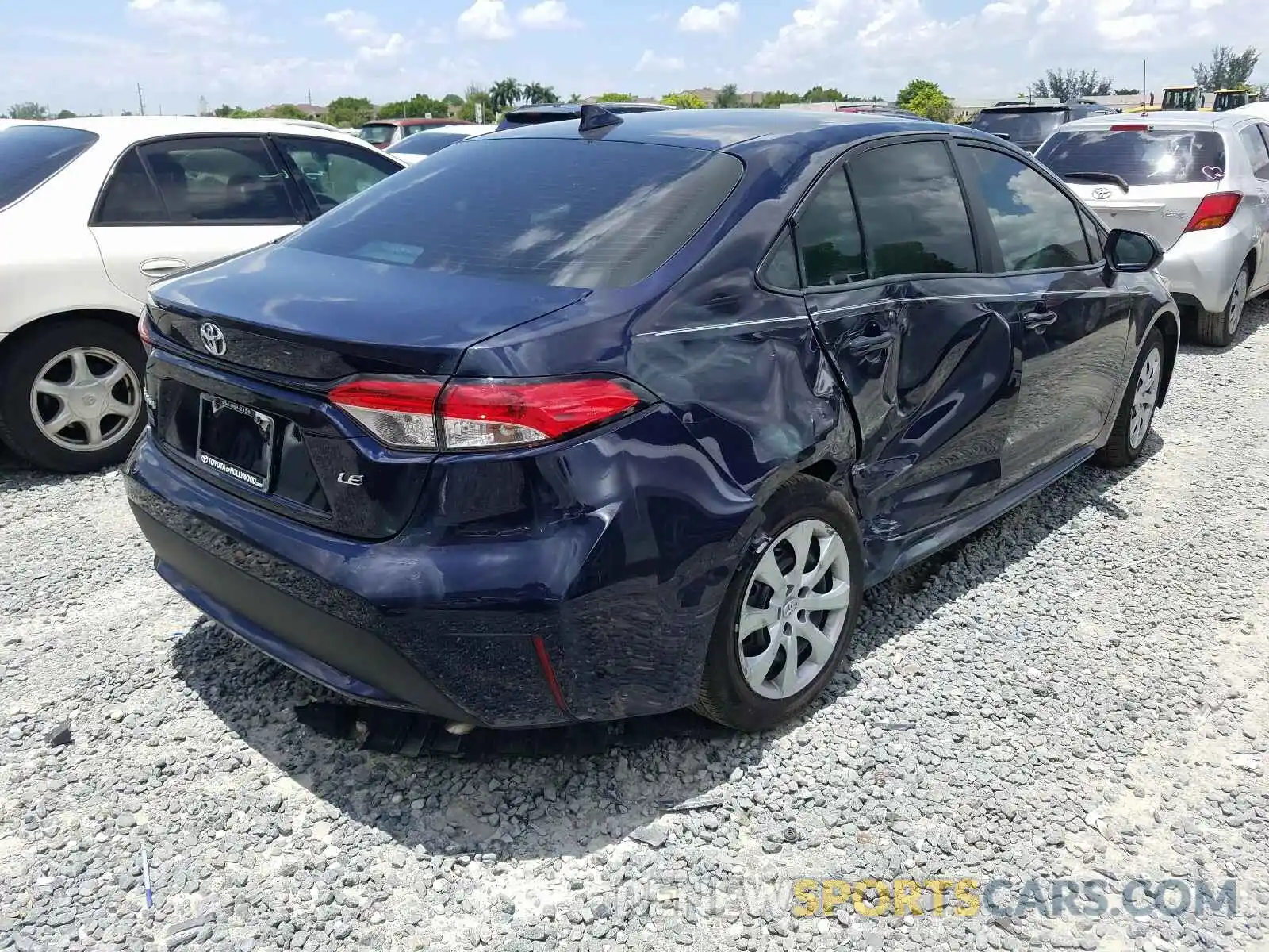 4 Photograph of a damaged car 5YFEPRAE9LP084295 TOYOTA COROLLA 2020