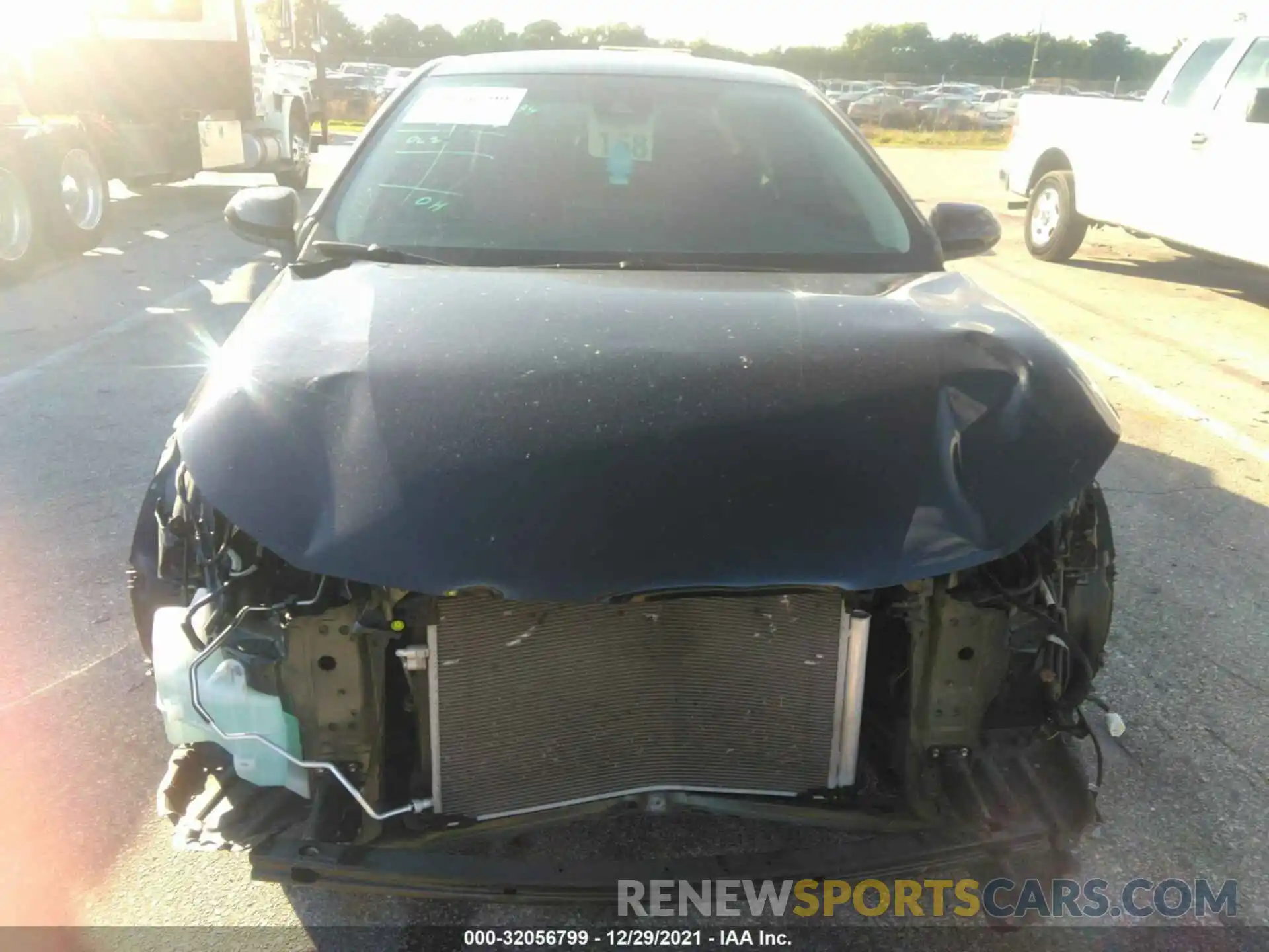 6 Photograph of a damaged car 5YFEPRAE9LP084717 TOYOTA COROLLA 2020