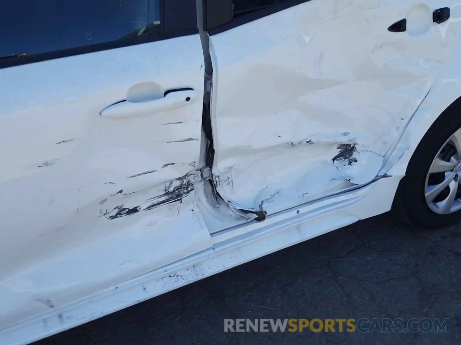 9 Photograph of a damaged car 5YFEPRAE9LP087858 TOYOTA COROLLA 2020