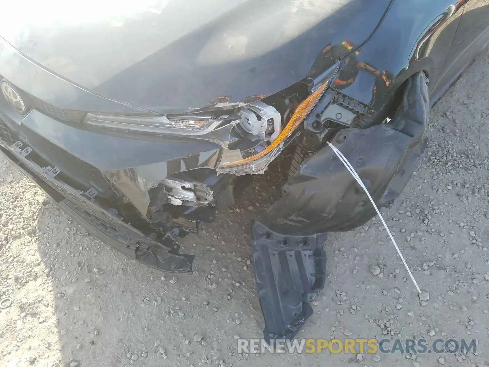 9 Photograph of a damaged car 5YFEPRAE9LP090050 TOYOTA COROLLA 2020