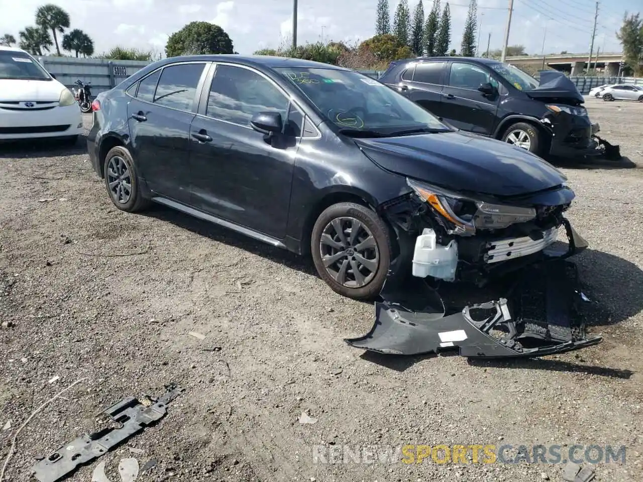 1 Photograph of a damaged car 5YFEPRAE9LP094258 TOYOTA COROLLA 2020