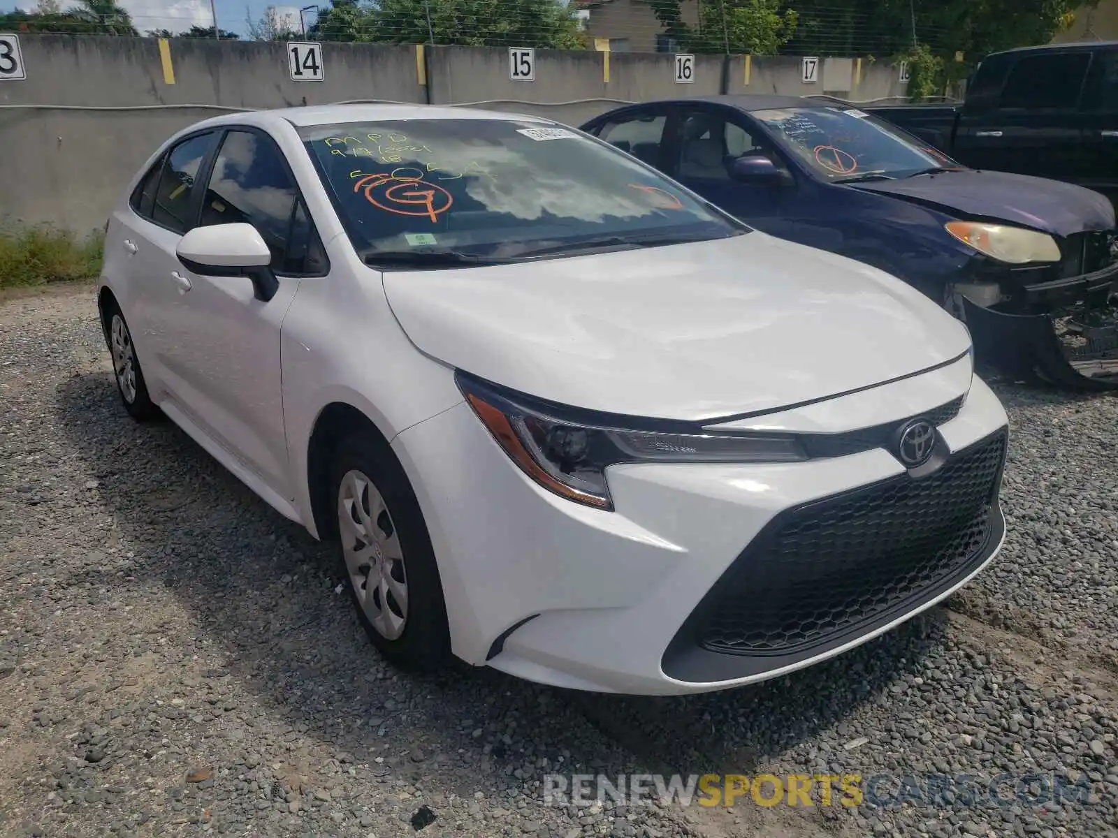 1 Photograph of a damaged car 5YFEPRAE9LP095054 TOYOTA COROLLA 2020