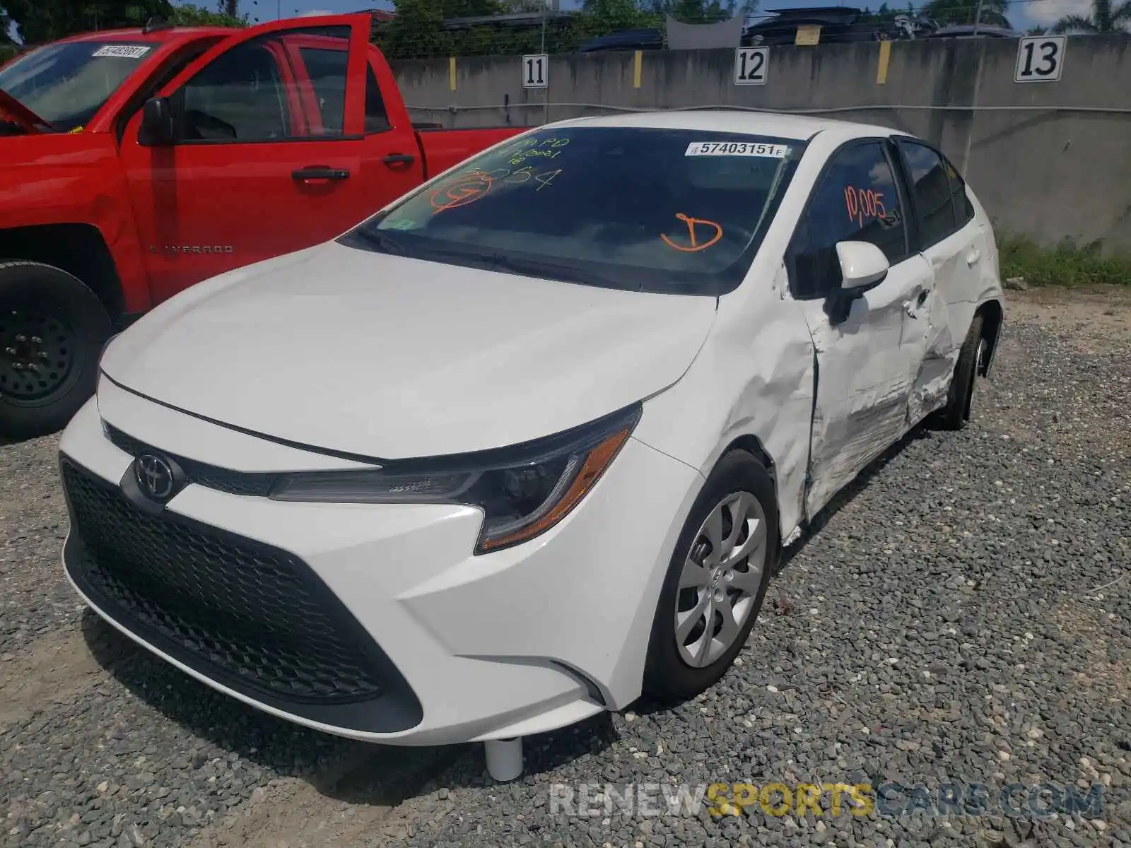 2 Photograph of a damaged car 5YFEPRAE9LP095054 TOYOTA COROLLA 2020