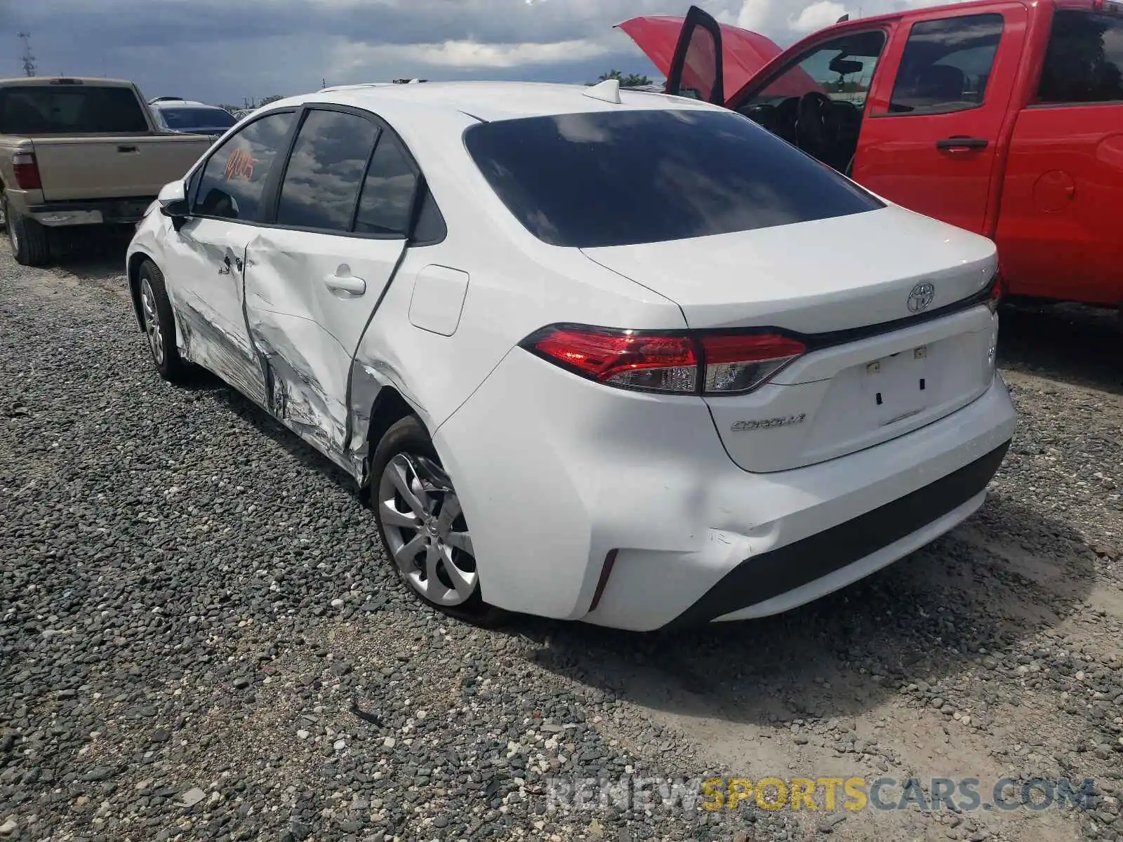 3 Photograph of a damaged car 5YFEPRAE9LP095054 TOYOTA COROLLA 2020