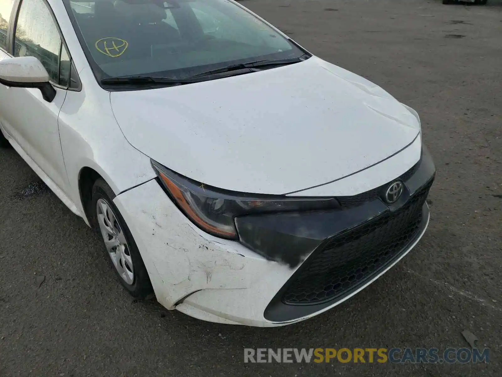 9 Photograph of a damaged car 5YFEPRAE9LP098939 TOYOTA COROLLA 2020