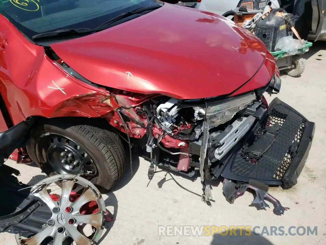 9 Photograph of a damaged car 5YFEPRAE9LP099461 TOYOTA COROLLA 2020