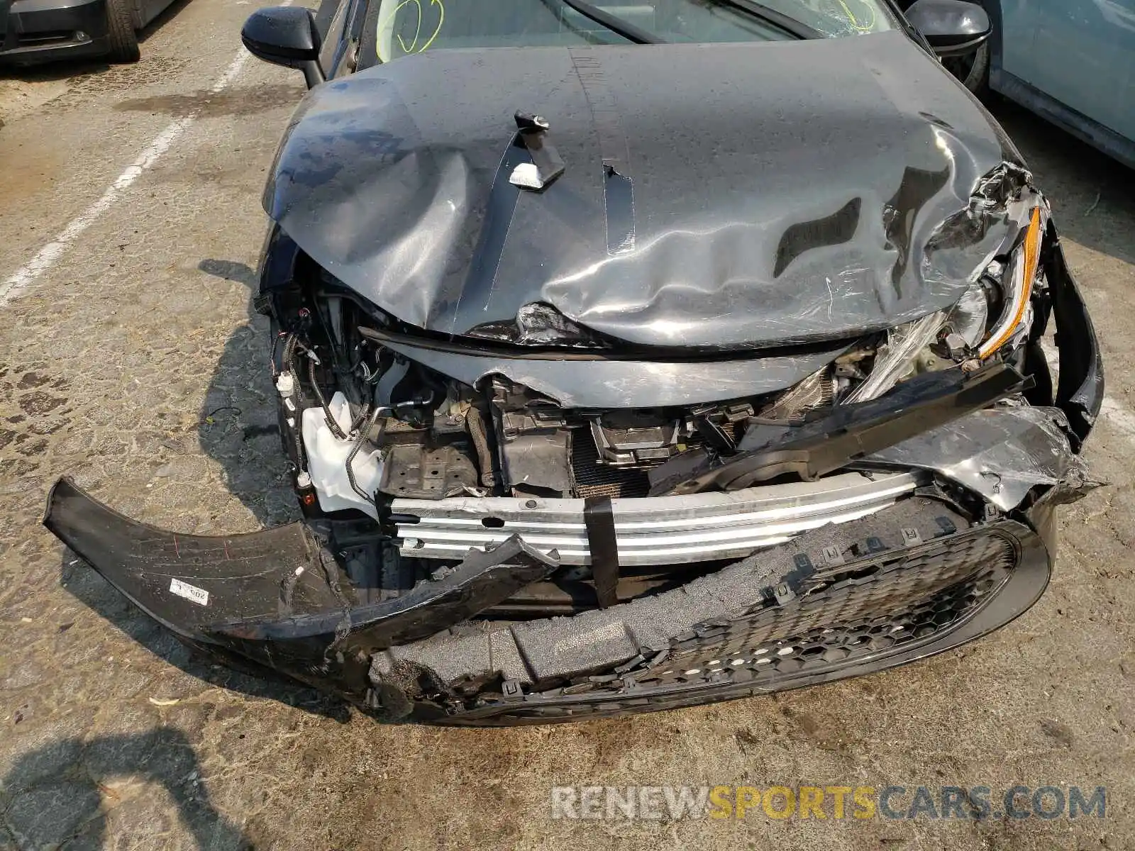 9 Photograph of a damaged car 5YFEPRAE9LP101192 TOYOTA COROLLA 2020