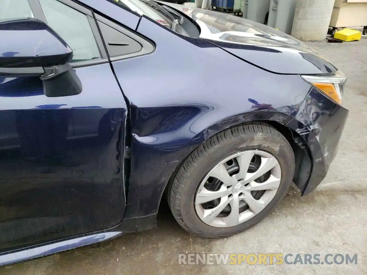 9 Photograph of a damaged car 5YFEPRAE9LP101760 TOYOTA COROLLA 2020