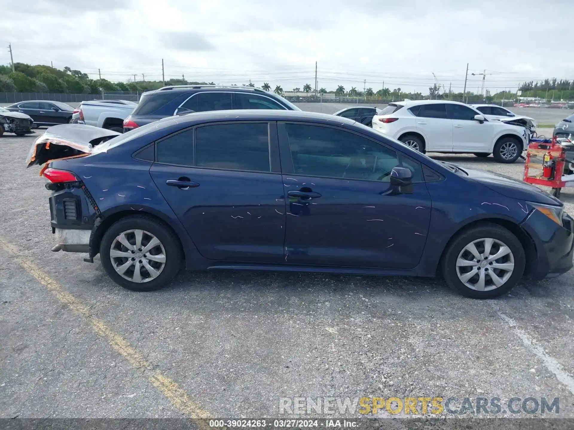 13 Photograph of a damaged car 5YFEPRAE9LP102102 TOYOTA COROLLA 2020