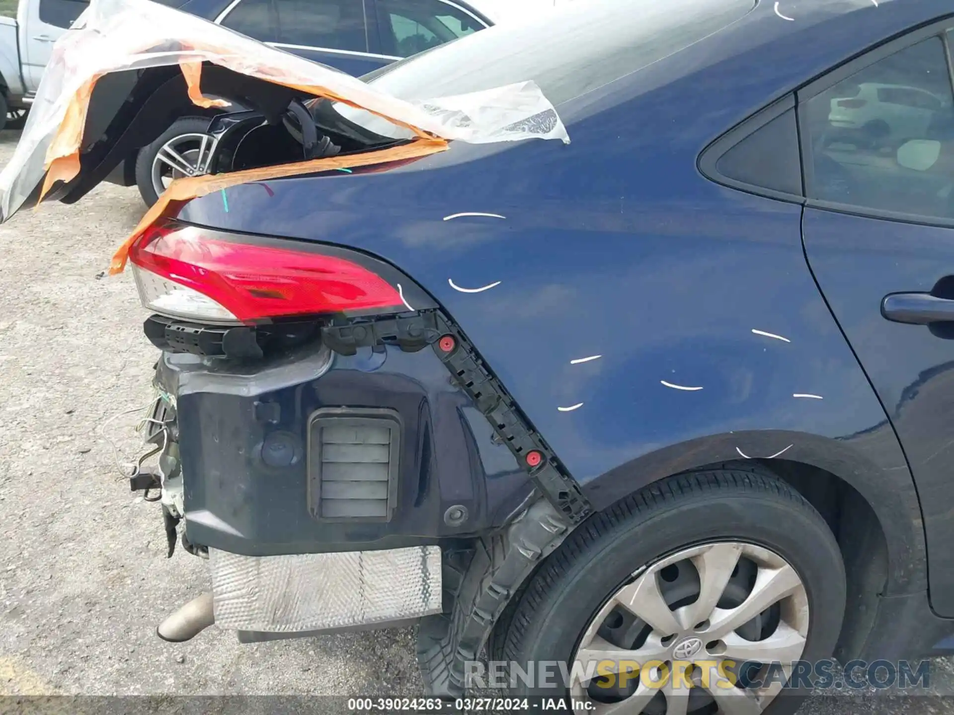 18 Photograph of a damaged car 5YFEPRAE9LP102102 TOYOTA COROLLA 2020