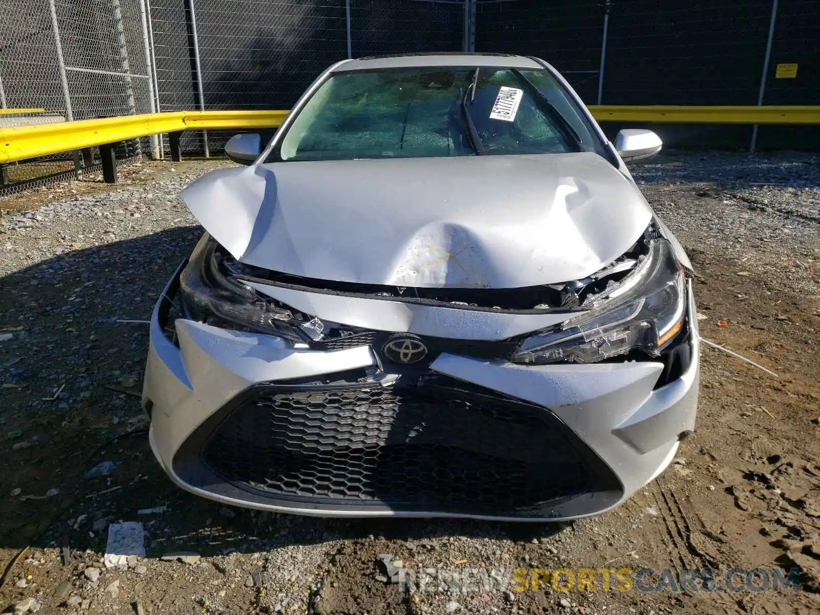 9 Photograph of a damaged car 5YFEPRAE9LP103069 TOYOTA COROLLA 2020