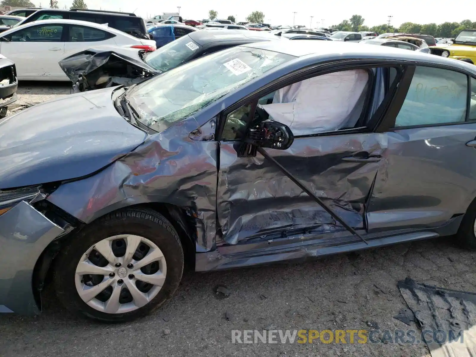 9 Photograph of a damaged car 5YFEPRAE9LP105341 TOYOTA COROLLA 2020