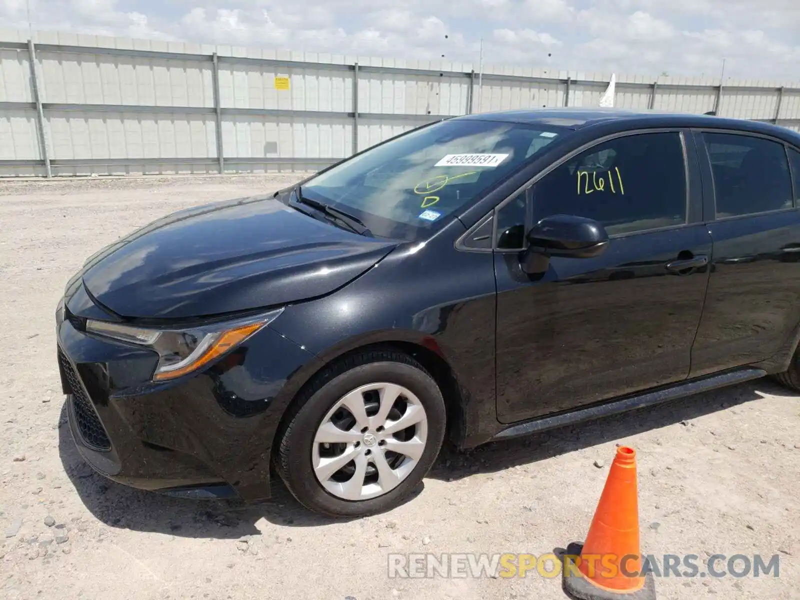 9 Photograph of a damaged car 5YFEPRAE9LP105727 TOYOTA COROLLA 2020