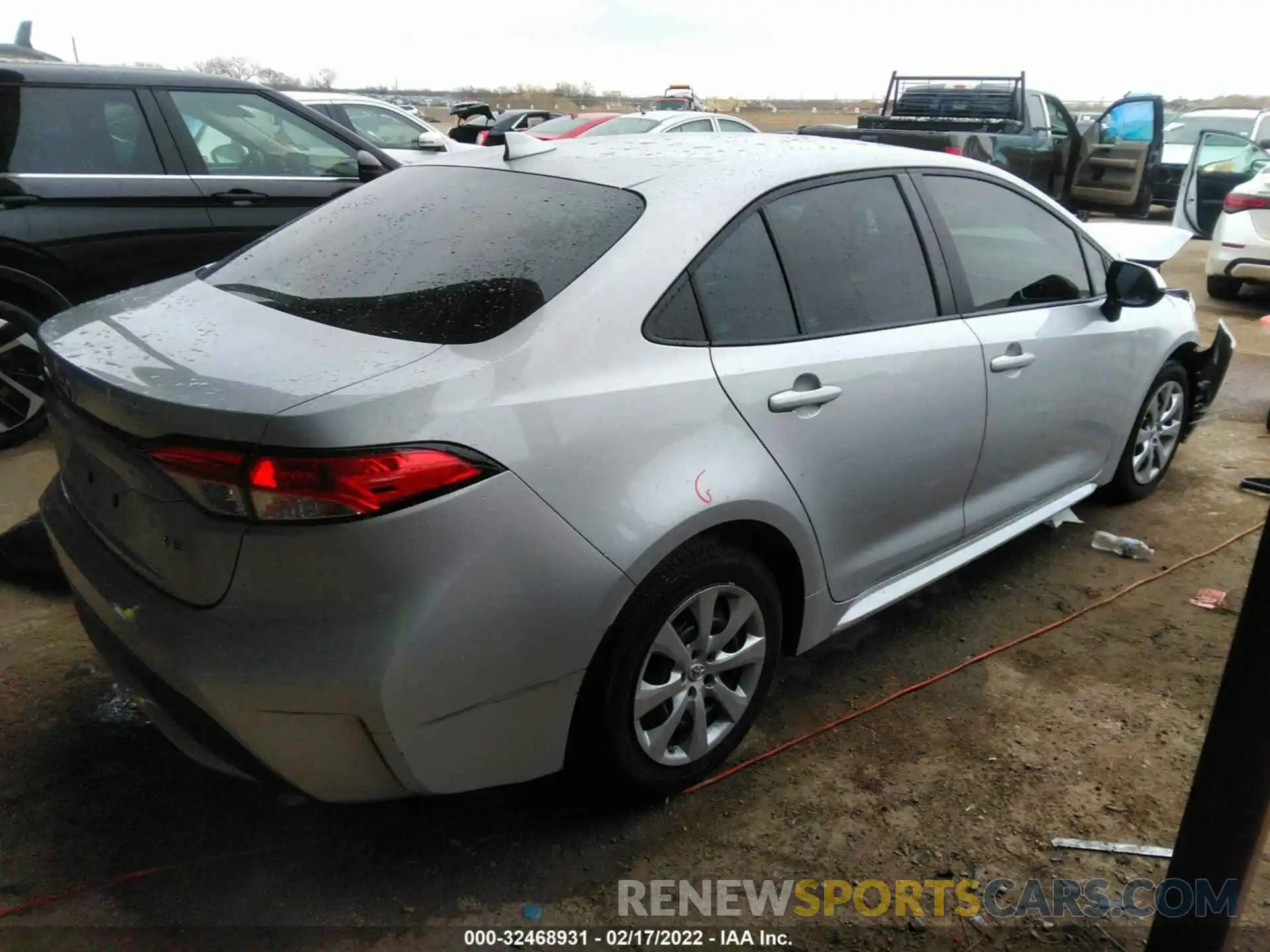 4 Photograph of a damaged car 5YFEPRAE9LP111513 TOYOTA COROLLA 2020