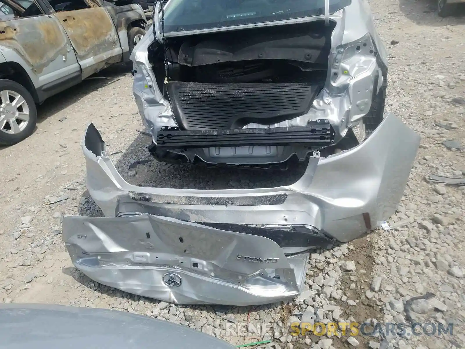 9 Photograph of a damaged car 5YFEPRAE9LP114086 TOYOTA COROLLA 2020