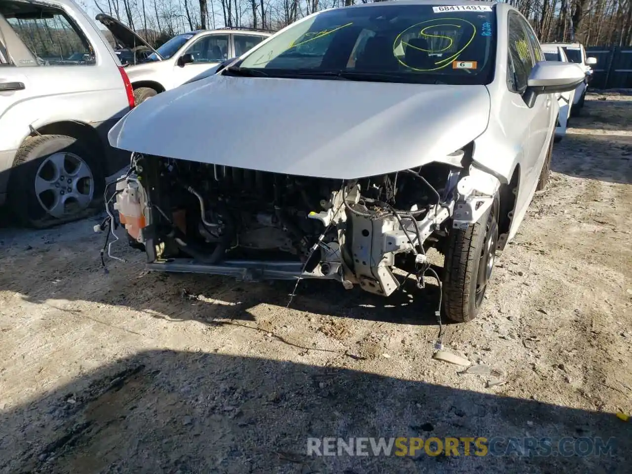 9 Photograph of a damaged car 5YFEPRAE9LP114721 TOYOTA COROLLA 2020