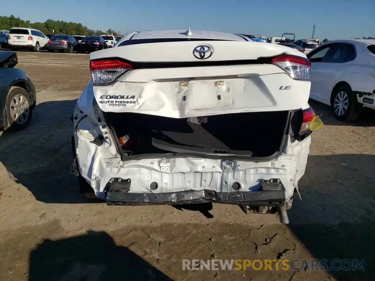 9 Photograph of a damaged car 5YFEPRAE9LP115318 TOYOTA COROLLA 2020