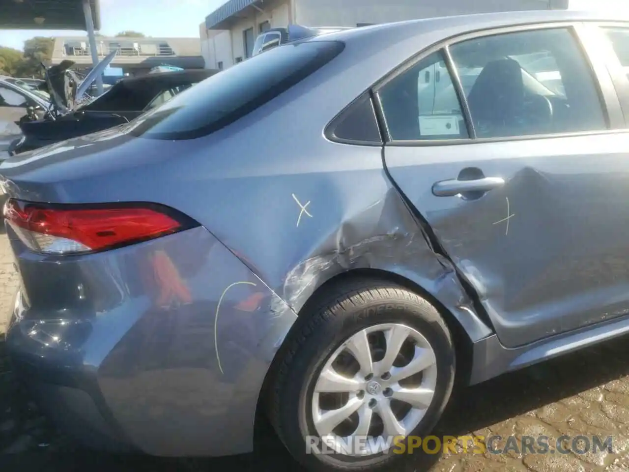 9 Photograph of a damaged car 5YFEPRAE9LP116971 TOYOTA COROLLA 2020