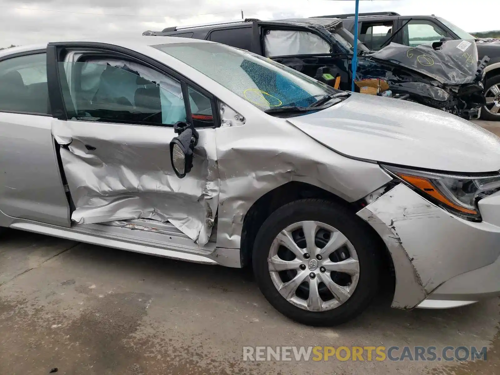 9 Photograph of a damaged car 5YFEPRAE9LP117120 TOYOTA COROLLA 2020