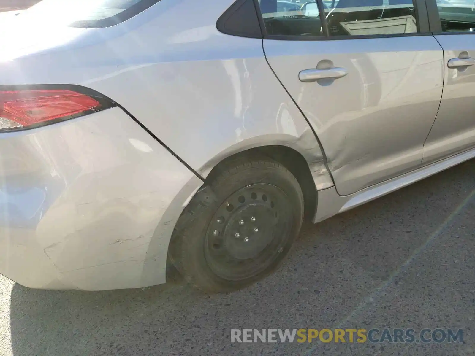 9 Photograph of a damaged car 5YFEPRAE9LP117828 TOYOTA COROLLA 2020