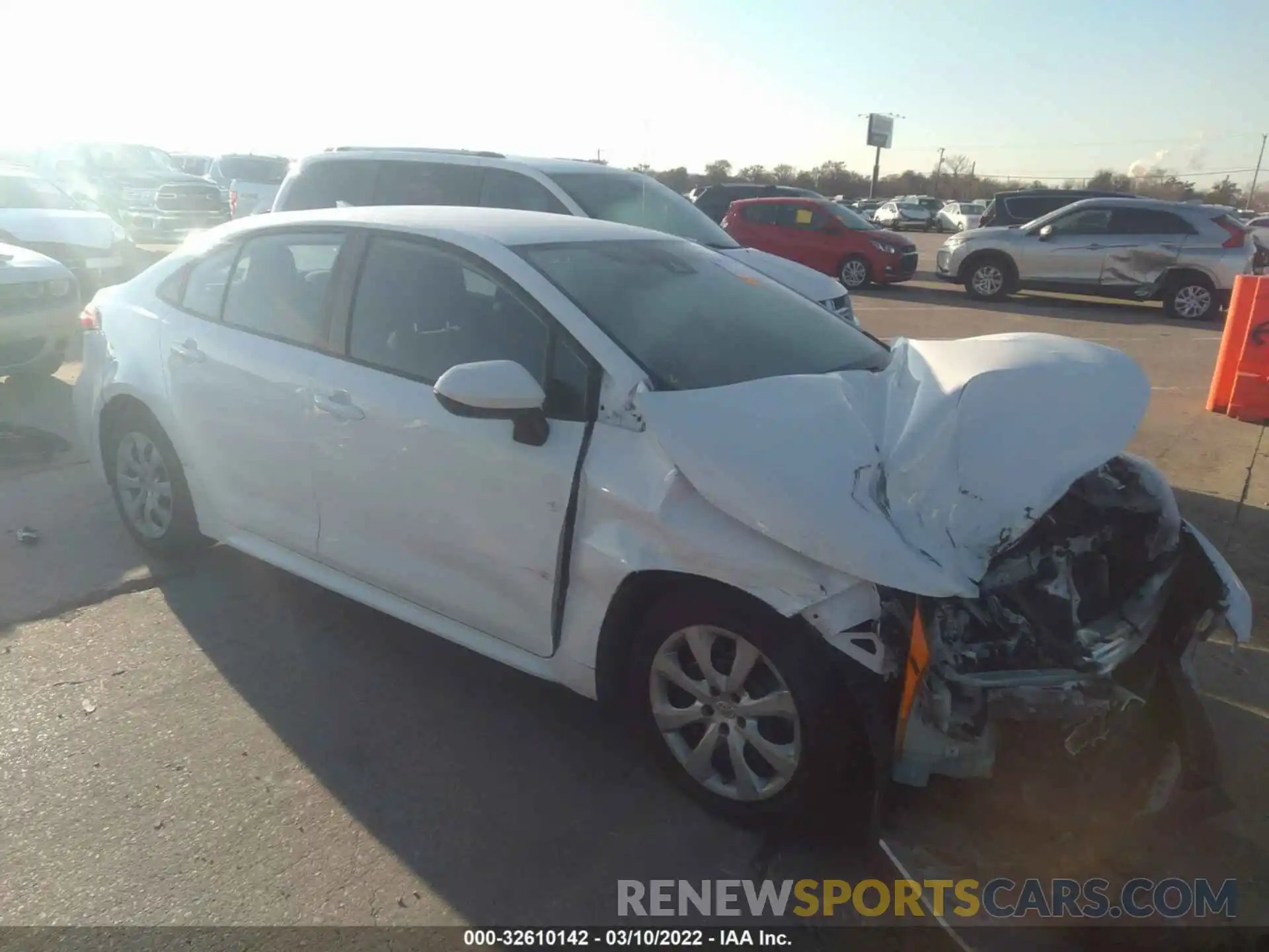 1 Photograph of a damaged car 5YFEPRAE9LP118140 TOYOTA COROLLA 2020