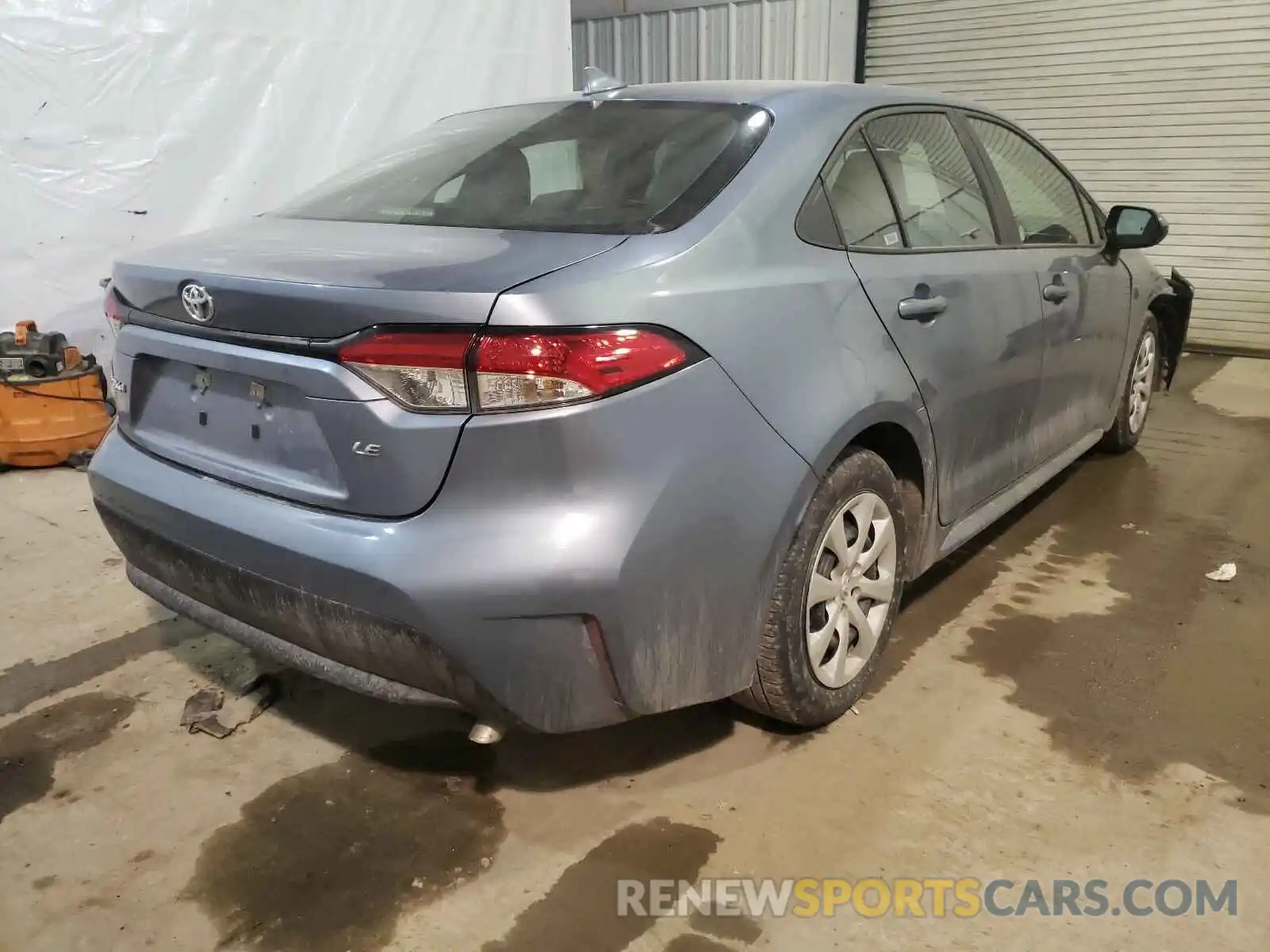 4 Photograph of a damaged car 5YFEPRAE9LP118154 TOYOTA COROLLA 2020