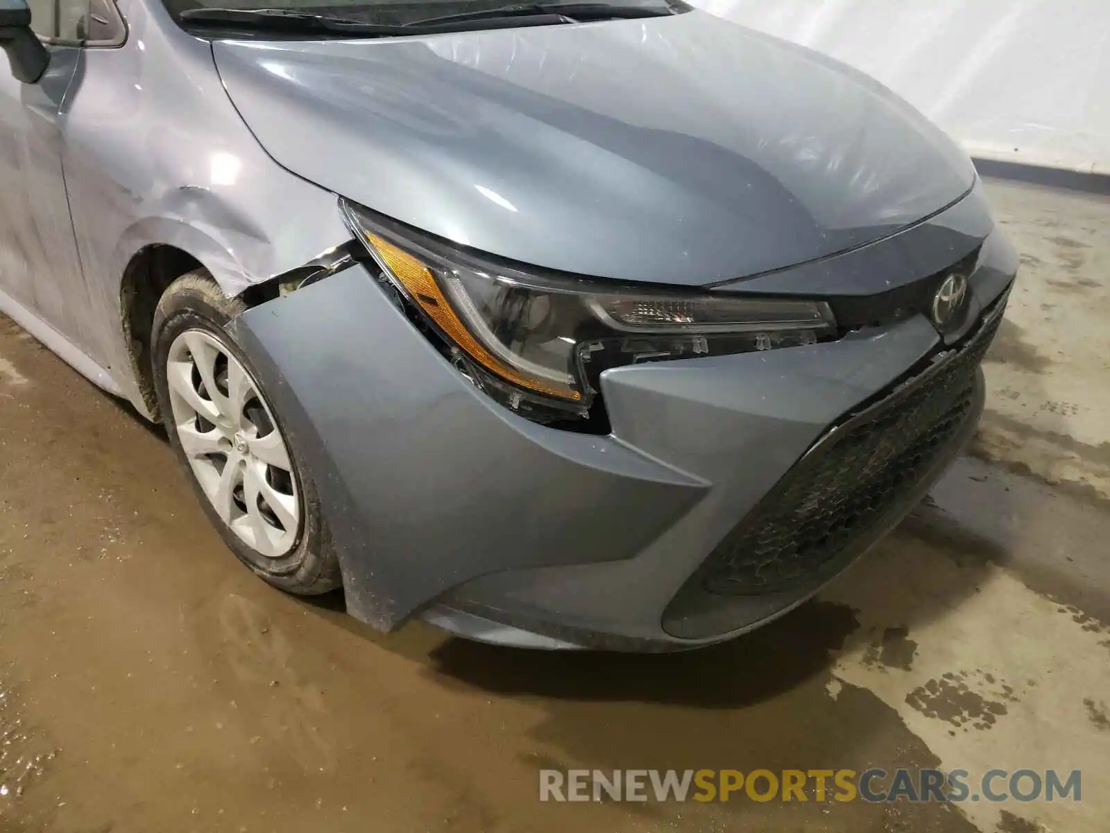 9 Photograph of a damaged car 5YFEPRAE9LP118154 TOYOTA COROLLA 2020