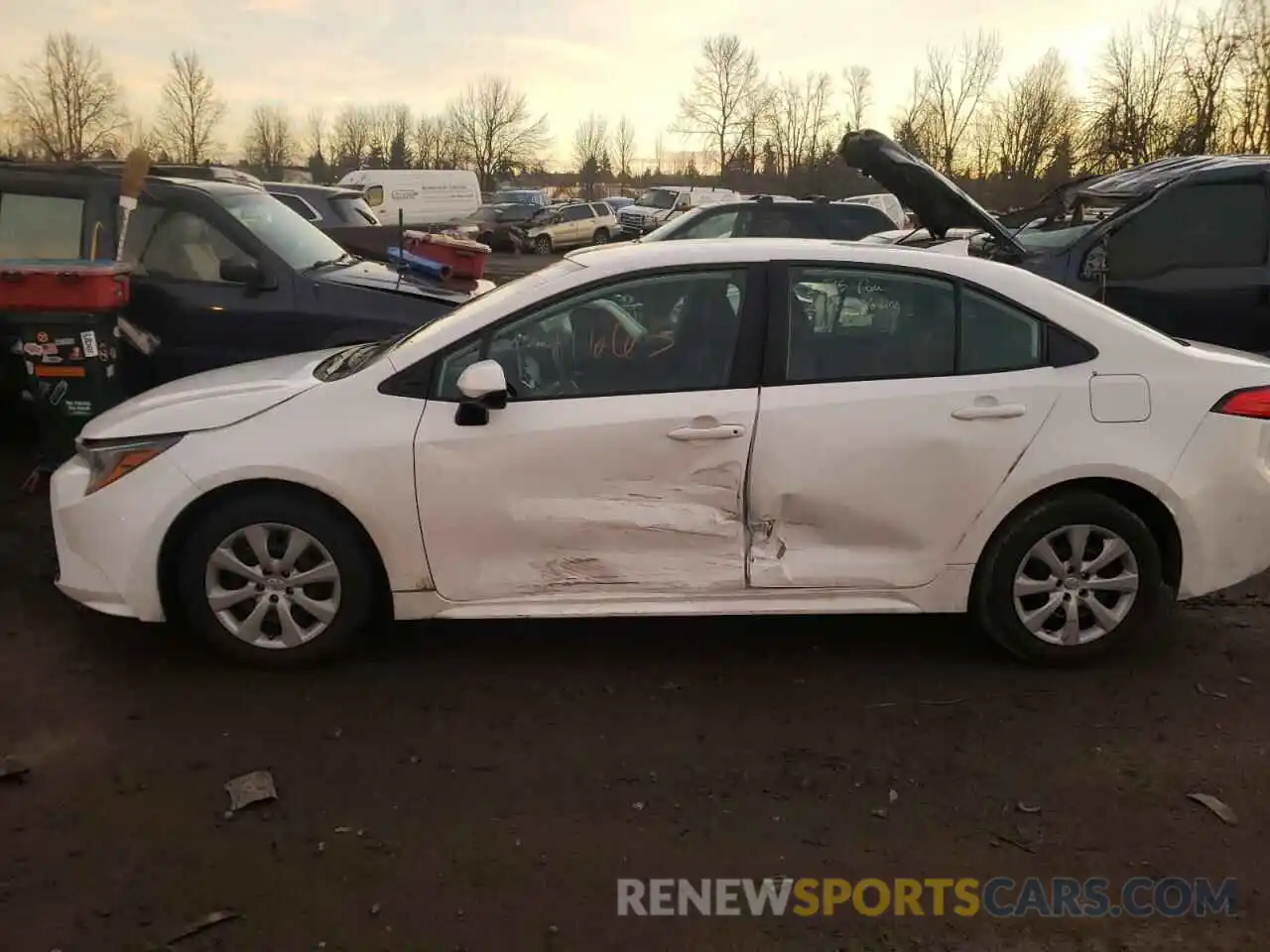 9 Photograph of a damaged car 5YFEPRAE9LP119448 TOYOTA COROLLA 2020