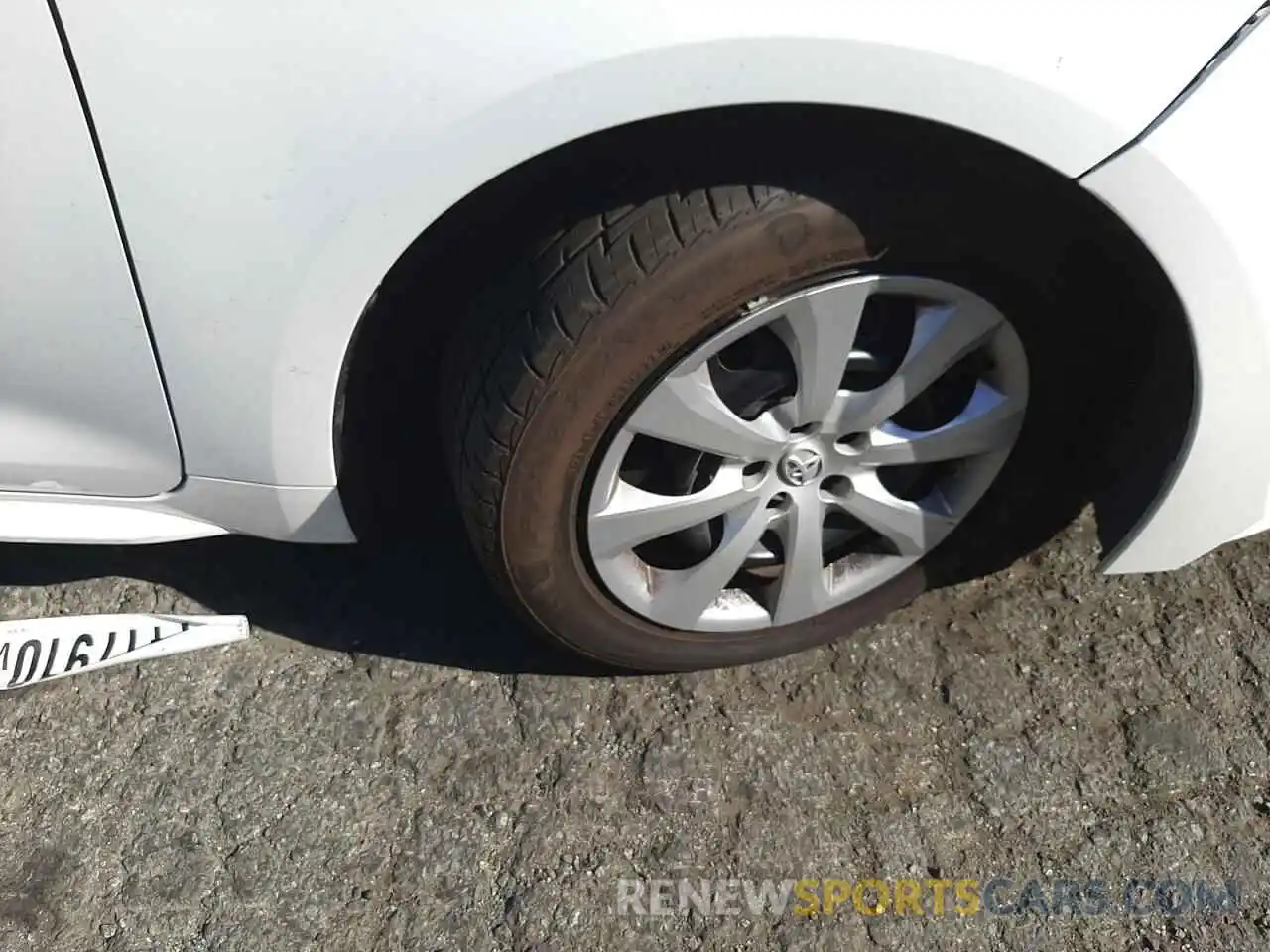 9 Photograph of a damaged car 5YFEPRAE9LP120048 TOYOTA COROLLA 2020