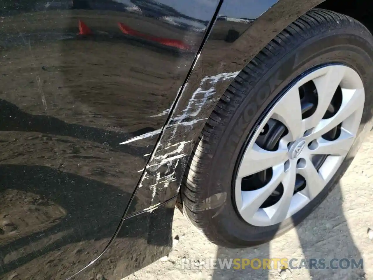 9 Photograph of a damaged car 5YFEPRAE9LP120342 TOYOTA COROLLA 2020