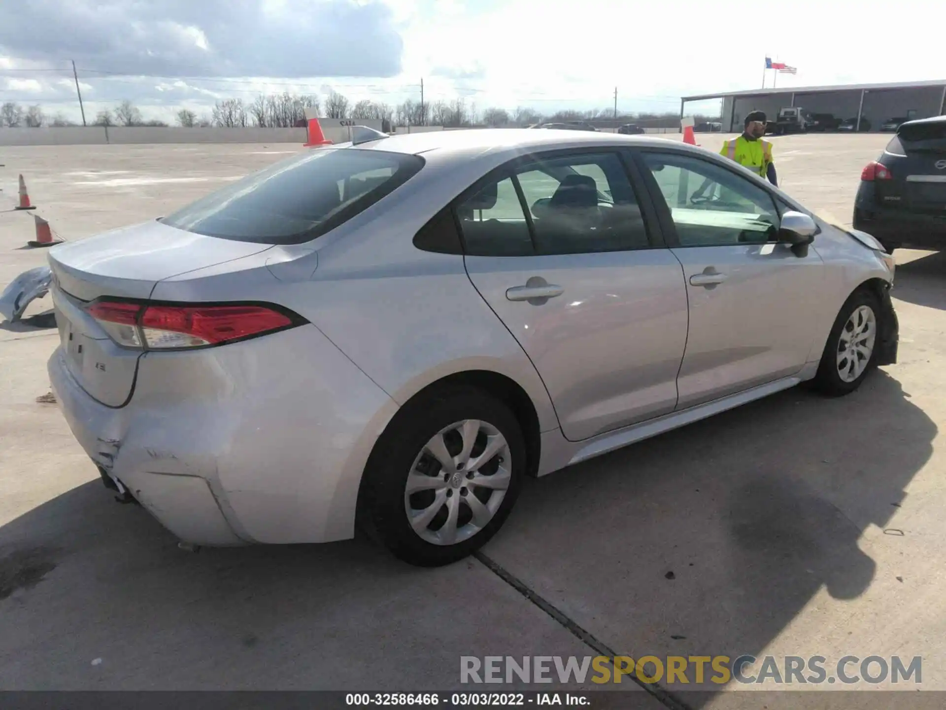 4 Photograph of a damaged car 5YFEPRAE9LP120826 TOYOTA COROLLA 2020