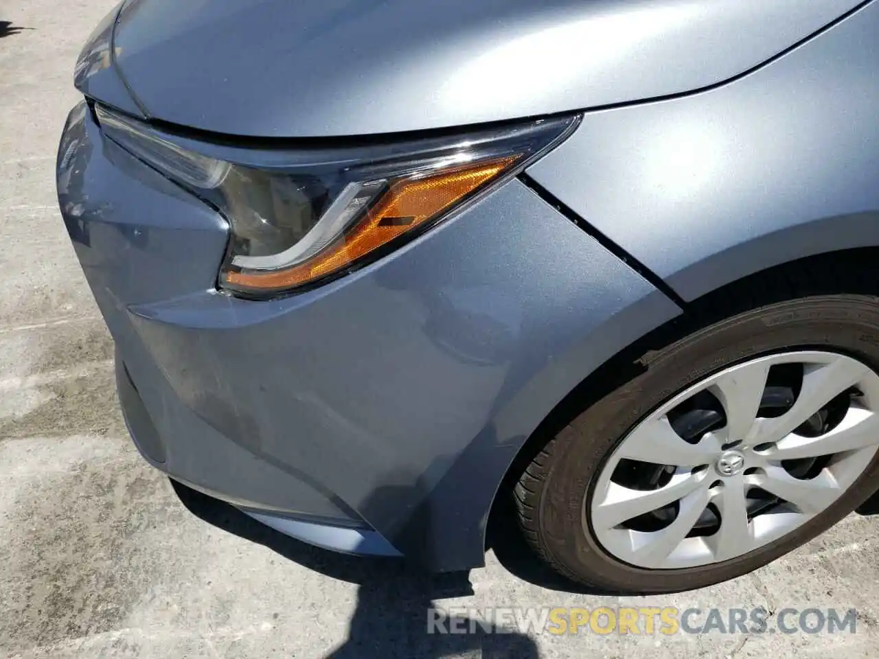 9 Photograph of a damaged car 5YFEPRAE9LP121703 TOYOTA COROLLA 2020