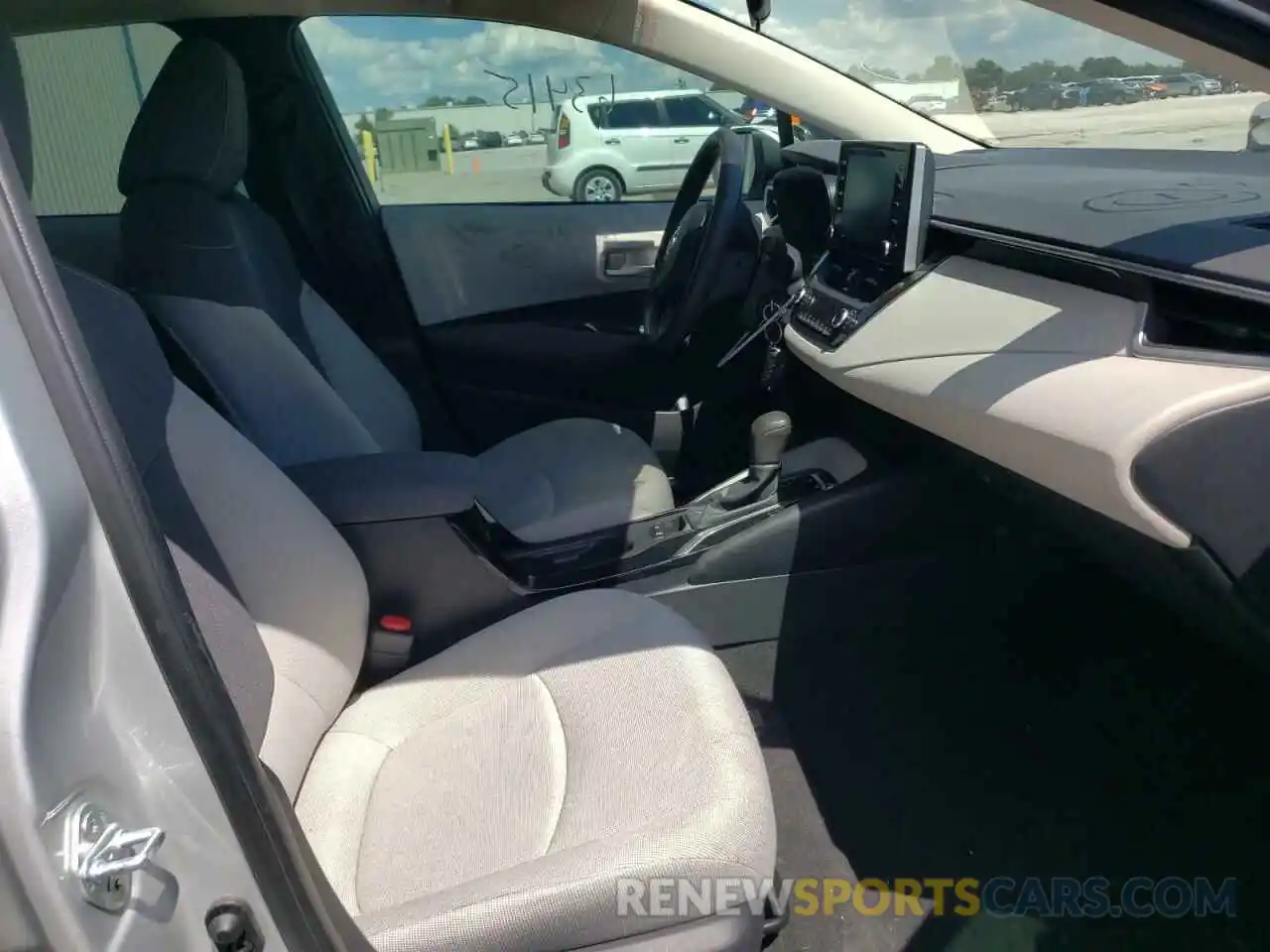 5 Photograph of a damaged car 5YFEPRAE9LP122060 TOYOTA COROLLA 2020