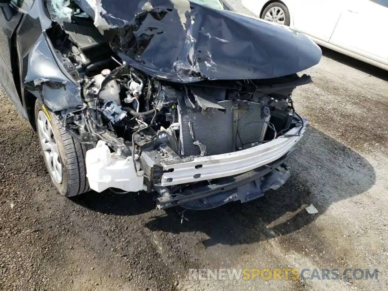 9 Photograph of a damaged car 5YFEPRAE9LP124701 TOYOTA COROLLA 2020