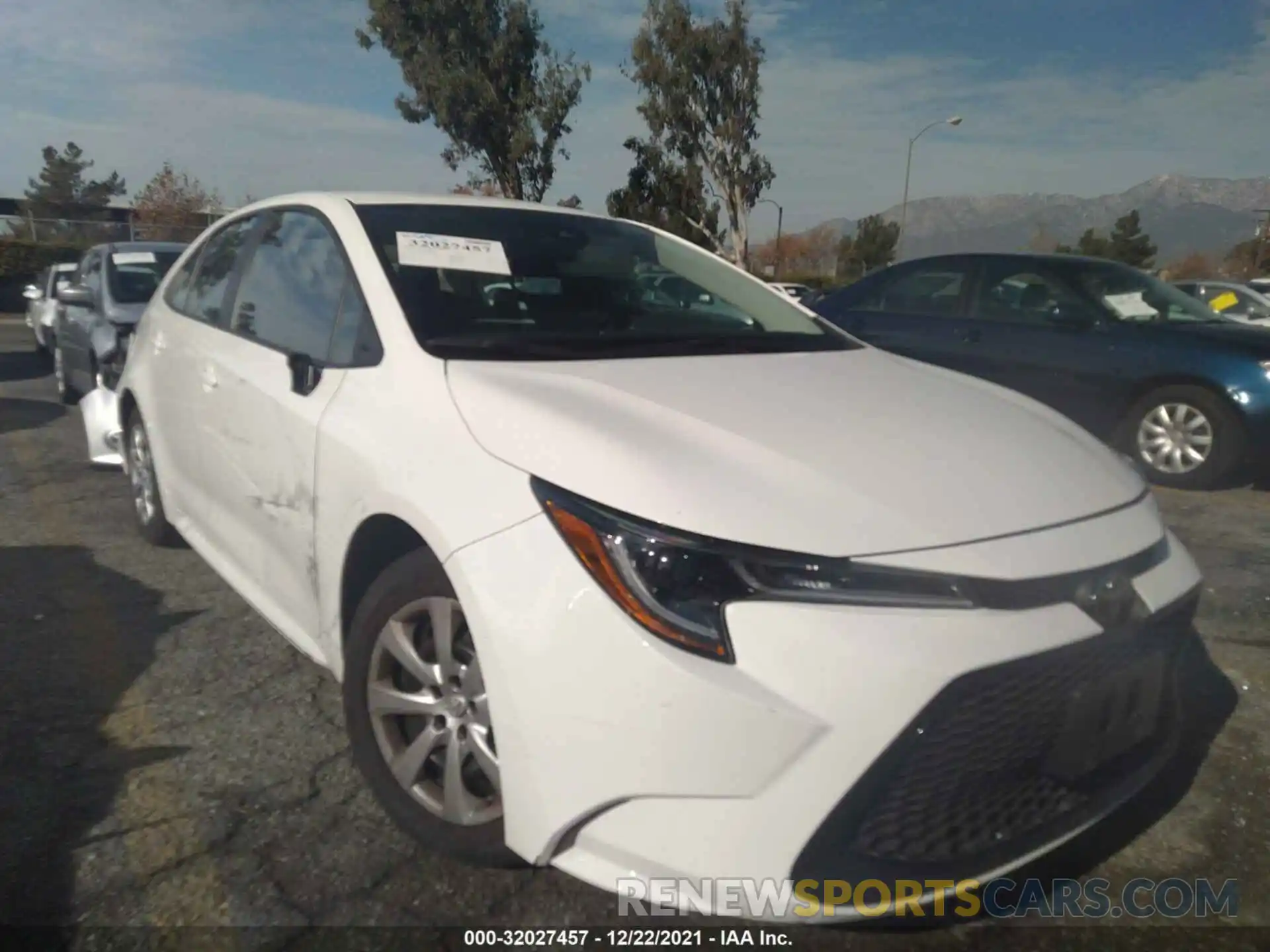 1 Photograph of a damaged car 5YFEPRAE9LP124844 TOYOTA COROLLA 2020