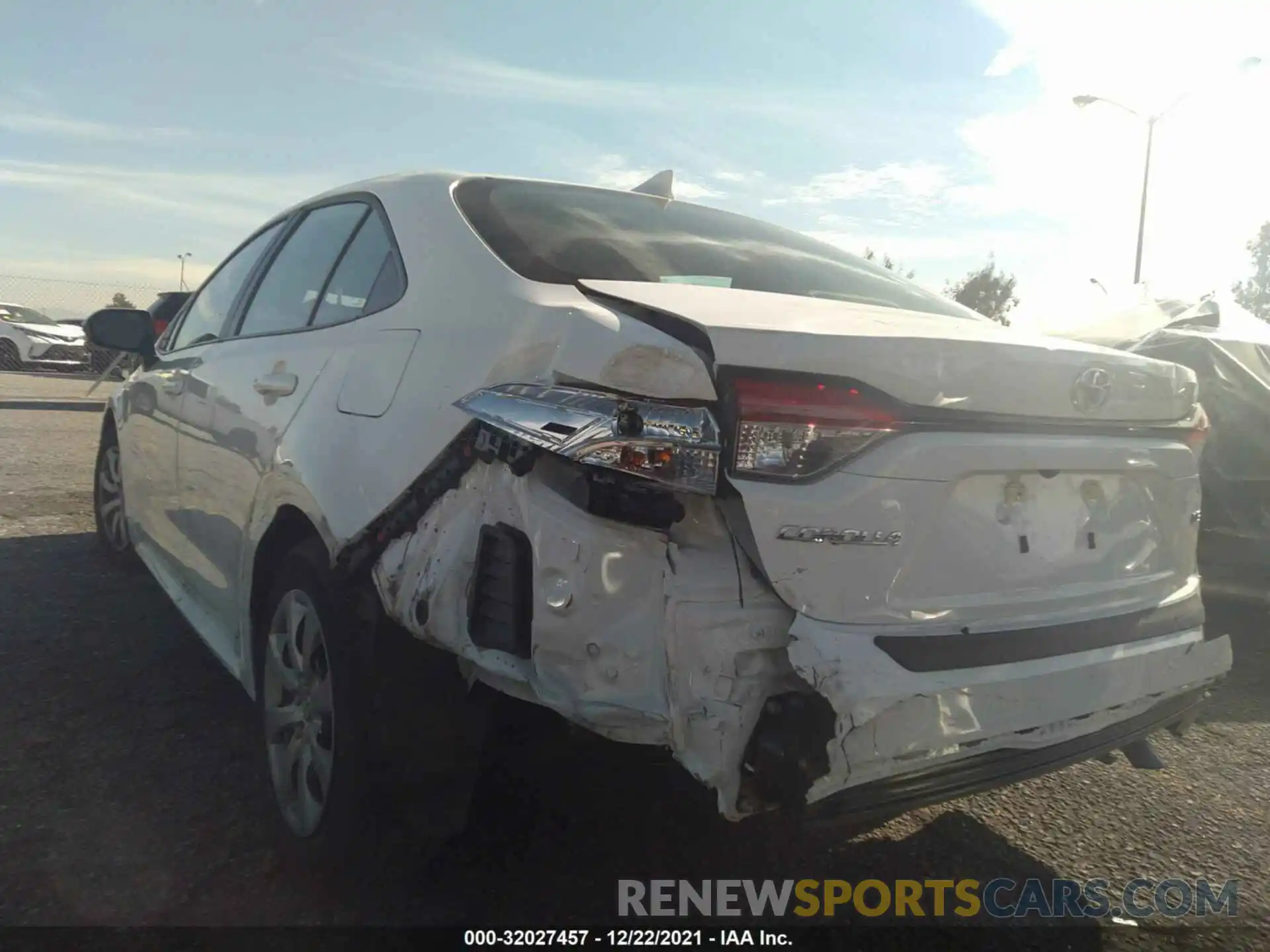 3 Photograph of a damaged car 5YFEPRAE9LP124844 TOYOTA COROLLA 2020