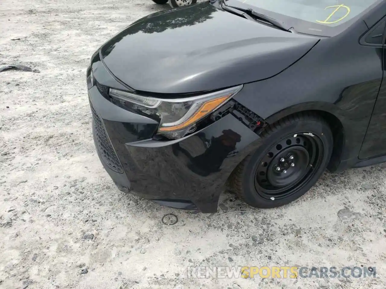 9 Photograph of a damaged car 5YFEPRAE9LP129462 TOYOTA COROLLA 2020