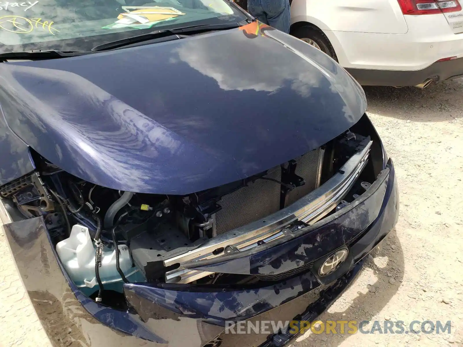 9 Photograph of a damaged car 5YFEPRAE9LP133625 TOYOTA COROLLA 2020