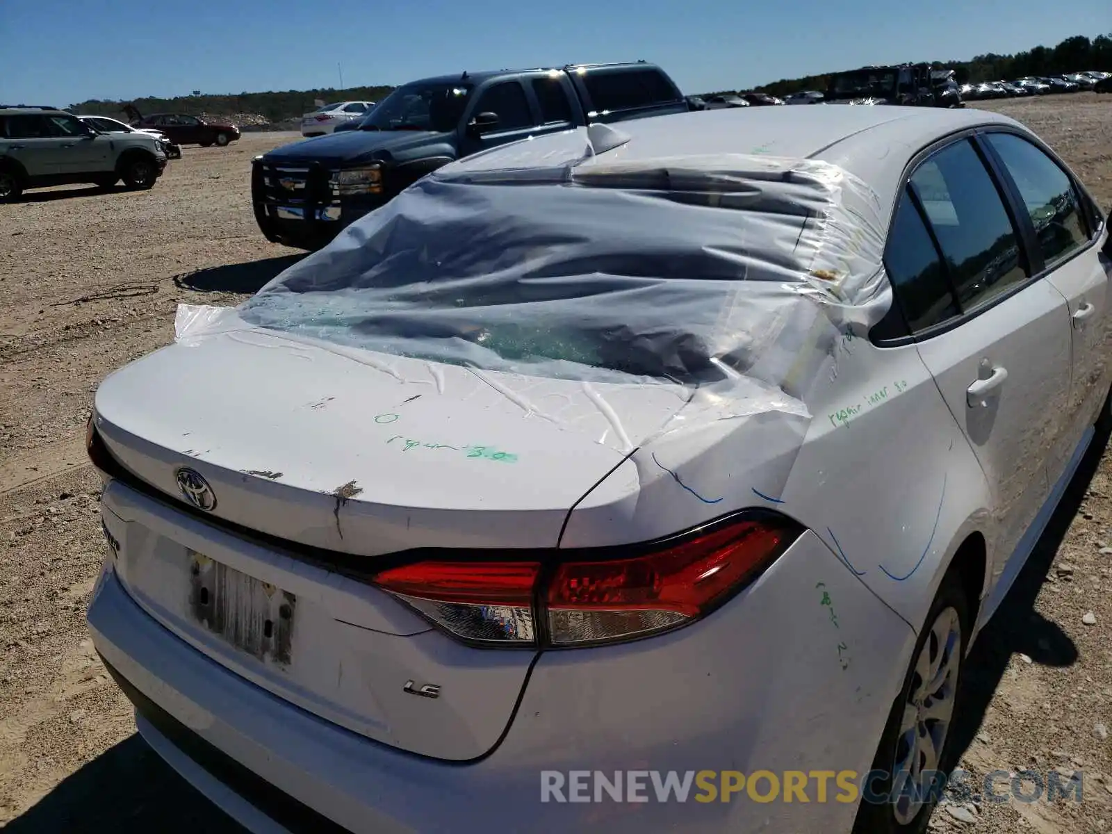 9 Photograph of a damaged car 5YFEPRAE9LP136461 TOYOTA COROLLA 2020