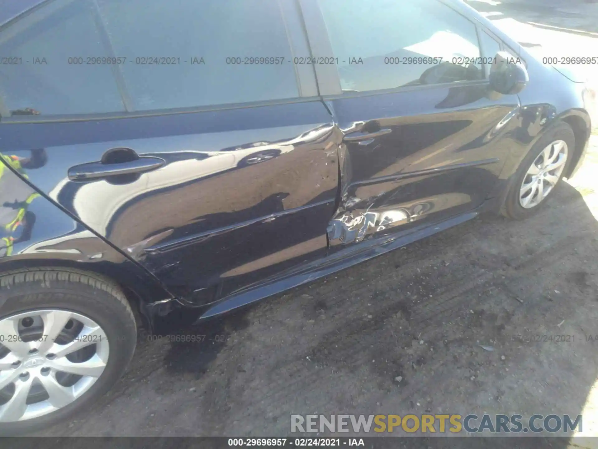 6 Photograph of a damaged car 5YFEPRAE9LP137674 TOYOTA COROLLA 2020