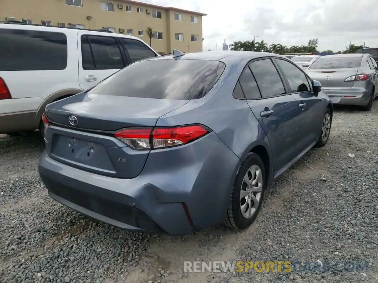 4 Photograph of a damaged car 5YFEPRAE9LP140168 TOYOTA COROLLA 2020