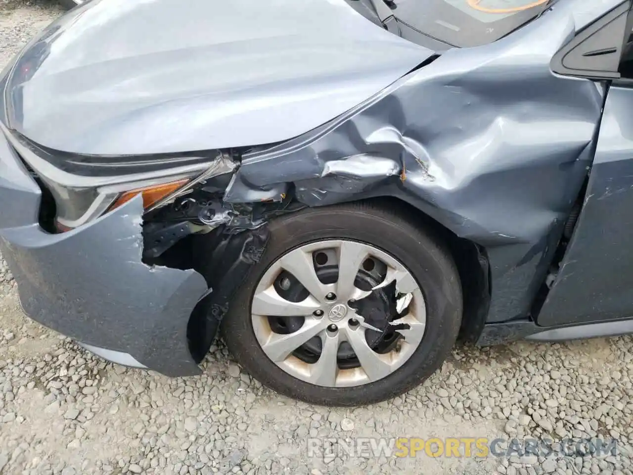 9 Photograph of a damaged car 5YFEPRAE9LP140168 TOYOTA COROLLA 2020