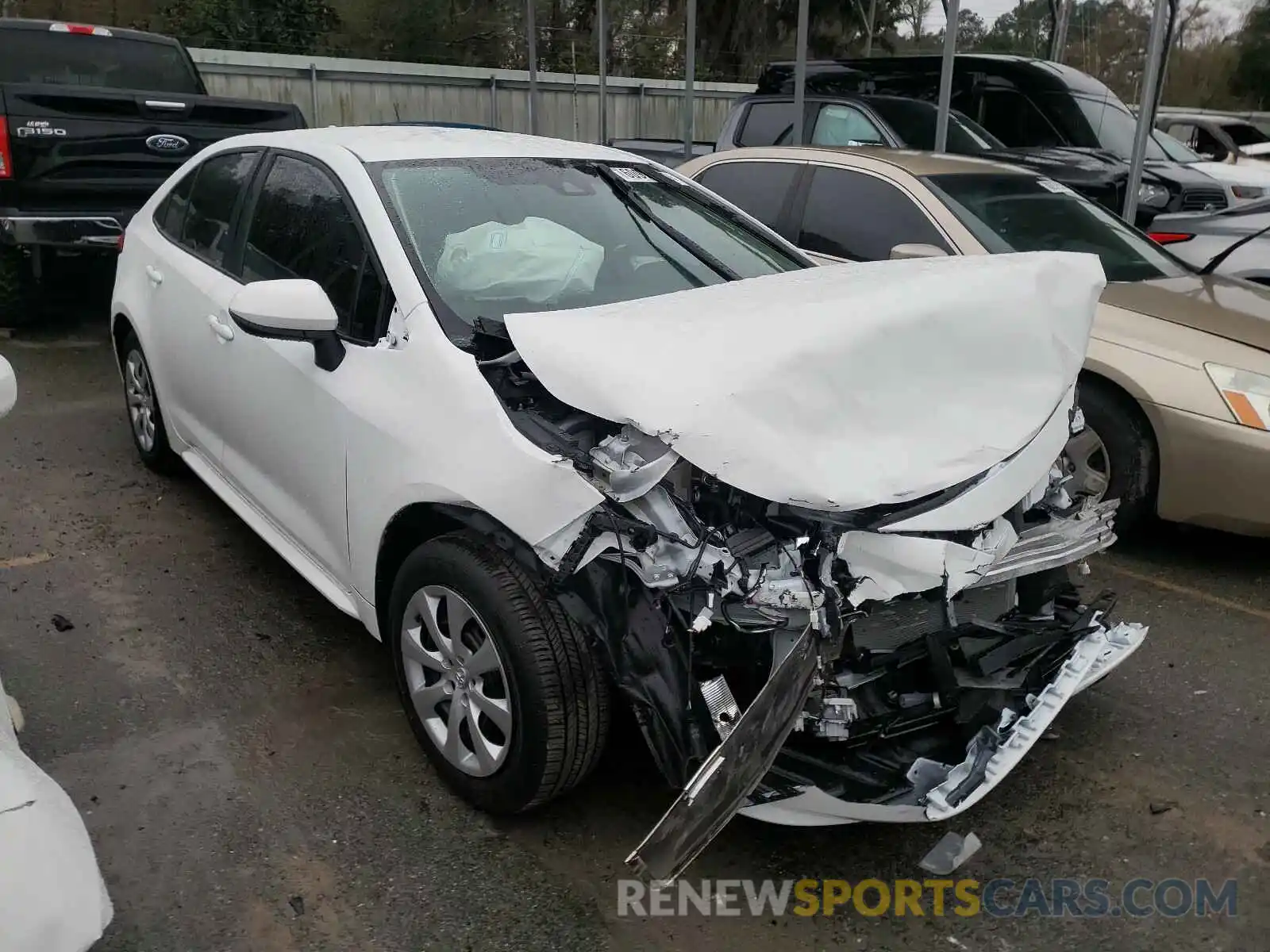 1 Photograph of a damaged car 5YFEPRAE9LP140395 TOYOTA COROLLA 2020