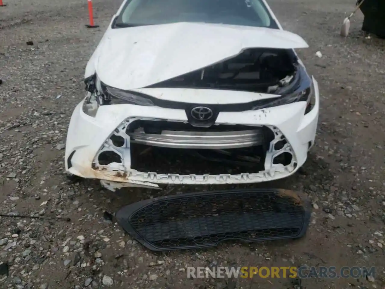 9 Photograph of a damaged car 5YFEPRAE9LP140607 TOYOTA COROLLA 2020