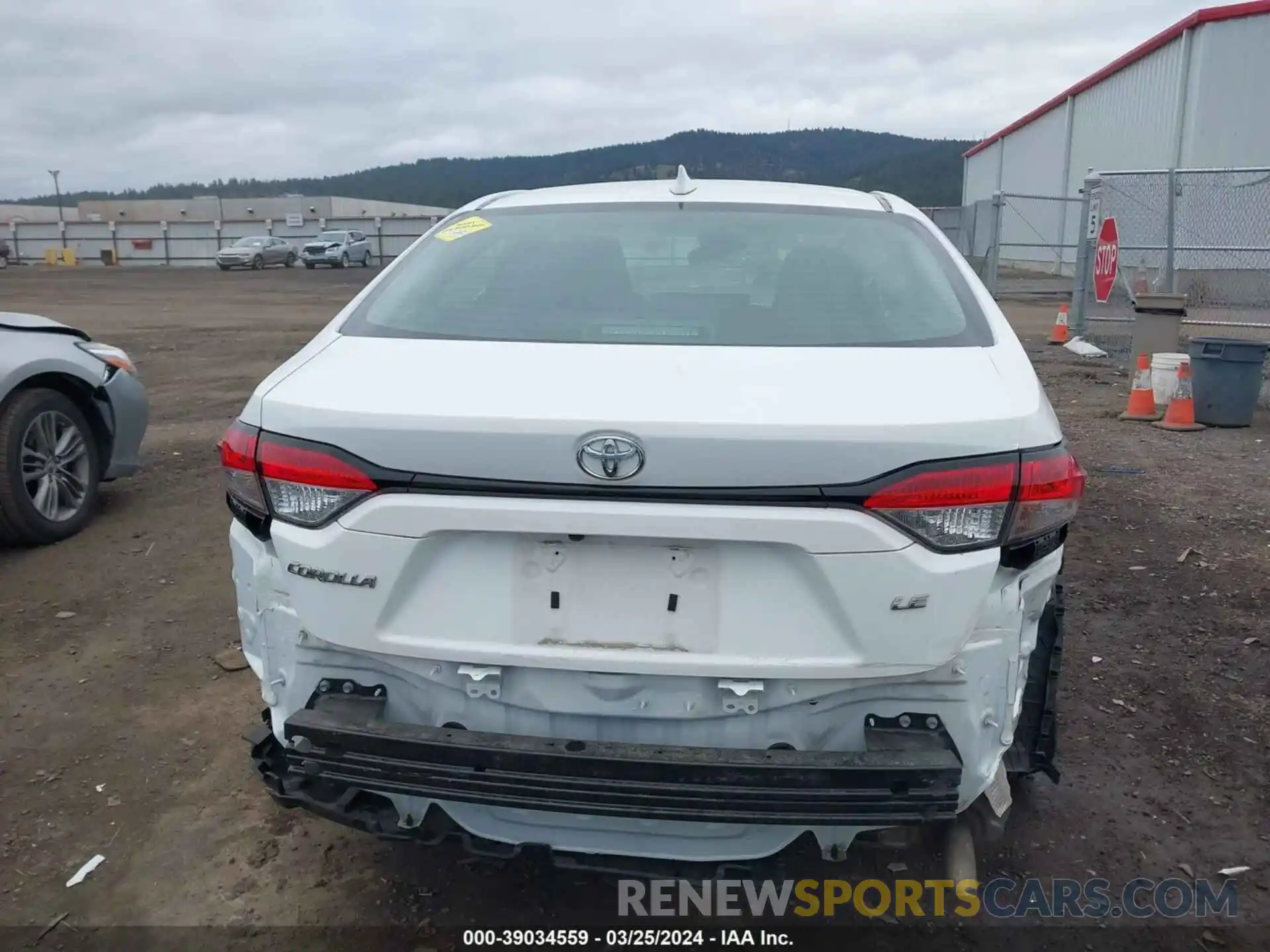 17 Photograph of a damaged car 5YFEPRAE9LP143054 TOYOTA COROLLA 2020