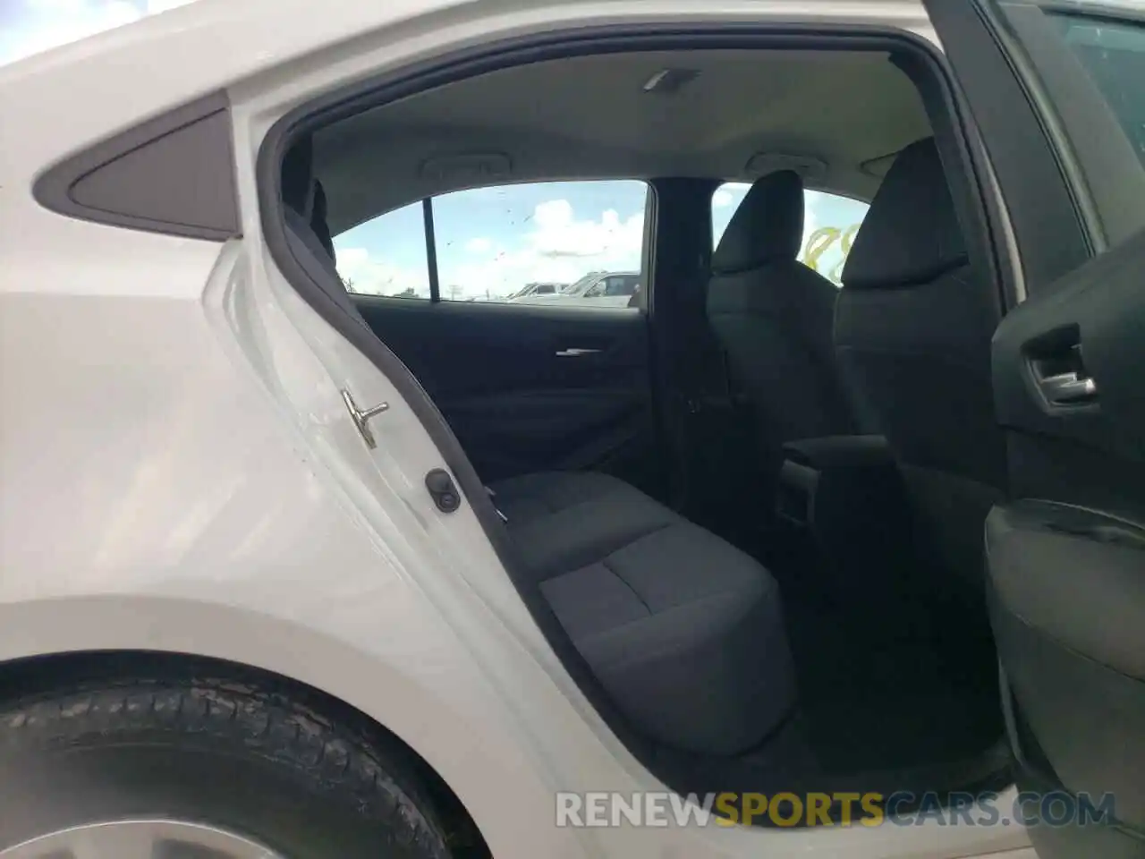 6 Photograph of a damaged car 5YFEPRAEXLP019004 TOYOTA COROLLA 2020