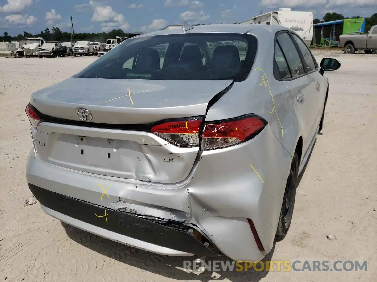 4 Photograph of a damaged car 5YFEPRAEXLP022369 TOYOTA COROLLA 2020