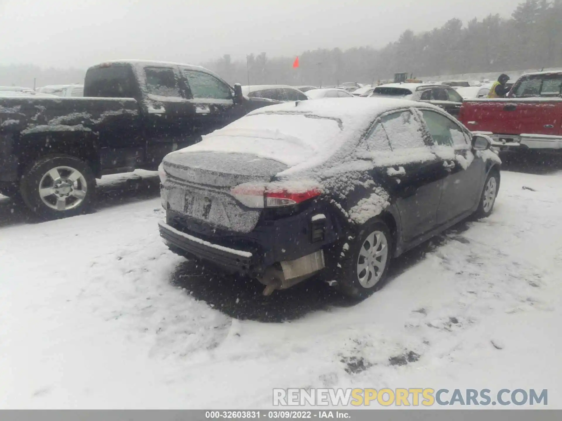 4 Photograph of a damaged car 5YFEPRAEXLP026180 TOYOTA COROLLA 2020